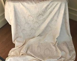 Cream/Ivory Damask Oval shaped Tablecloth