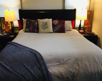  King-Size Sleigh Bed & Nightstands https://ctbids.com/#!/description/share/258875