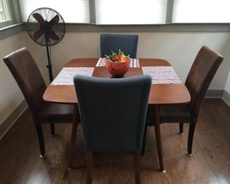 Mid-Century-Styled Kitchen Table Set https://ctbids.com/#!/description/share/258897