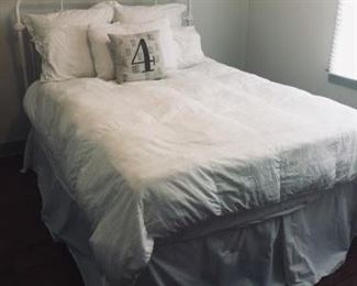 Queen Bed https://ctbids.com/#!/description/share/258906