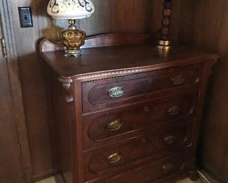 Antique chest of drawers, two vintage lamps