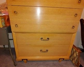 Mid-Century Harmony House Chest of Drawers=Beautiful Condition