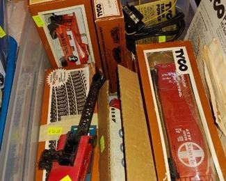 Tyco Train Cars & Tracks