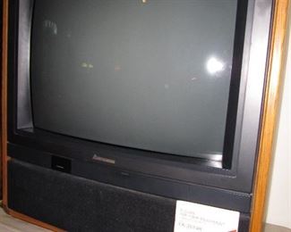 Mitzubishi 1989 console television with manual and remote