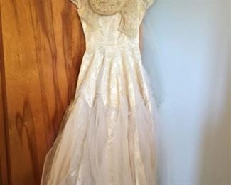 #25 Vintage Wedding Dress w/detachable gloves & veil  $ 35.00