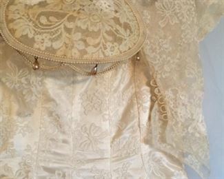 #25 Vintage Wedding Dress w/detachable gloves & veil  $ 35.00