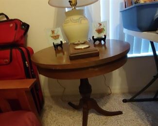 Pedestal Table, Lamp