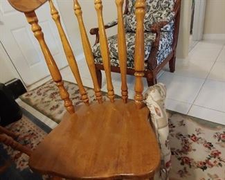 Chair for Dining Room Table.  There are 6 Chairs & a Table with Leaf