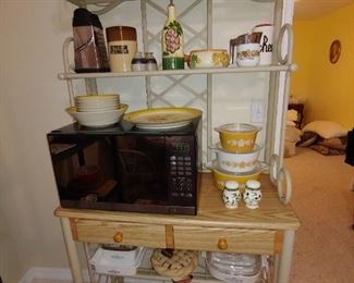 Bakers Rack, microwave, Kitchen Items