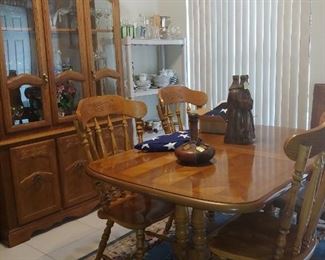 Dining Room Table & 4 Chairs + Leaf & Matching Lighted Hutch