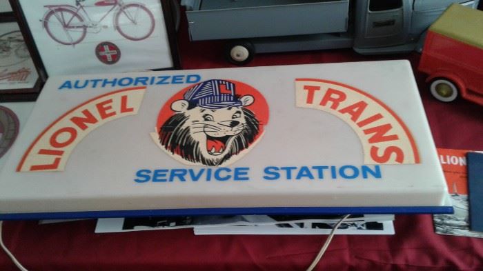 Fabulous lighted vintage Lionel Sign-Rare with Lionel Lion graphic-just found out this was a promo-given only to a very limited number of retail outlets that were "authorized sales and SERVICE" They estimate less than 200 made