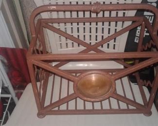 Unique metal-heavy-yeah-no clue what it is!  Magazine rack?