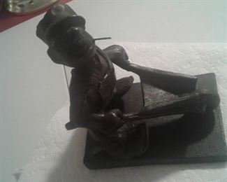 cool statue-not very photgenic!