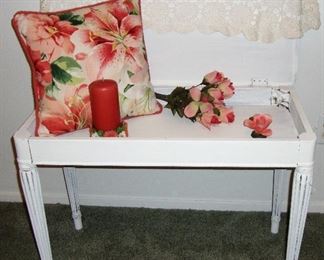 ADORABLE COTTAGE CHIC PIANO BENCH