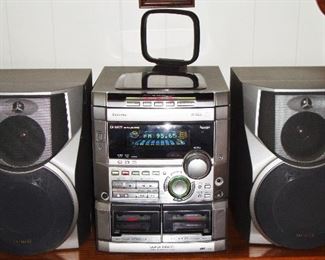 AIWA DIGITAL AUDIO SYSTEM - CD, CASSETTE AM/FM