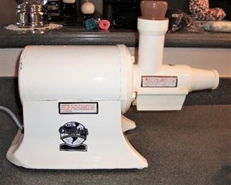 VINTAGE "THE CHAMPION JUICER" WITH ACCESSORIES