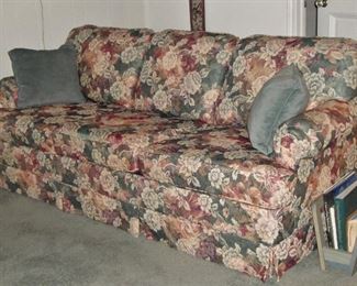 LA -Z- BOY SOFA SLEEPER - IF YOU NEED AN EXTRA BED FOR GUEST DURING THE HOLIDAYS, HERE IT IS !
