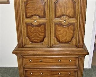 CHEST ARMOIRE