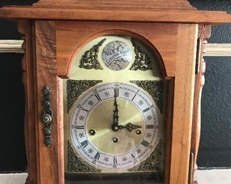 Tempus mantle clock with key 