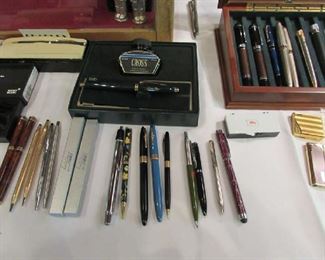Retro 1951, old Sheaffer fountain pens, etc. Nice, very clean collection of pens.