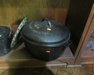Large Wagner pot