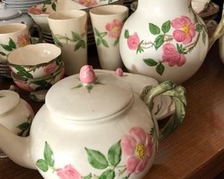 Dessert rose teapot. Pitcher. Sugar creamer set.