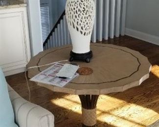 Stanley accent table; set of two table lamps