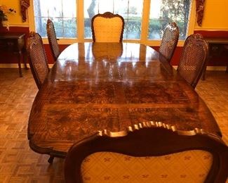 Henredon Burled Wood Fine Dining room table 77" x 46"2 extensions 23" each Total dining space 123" Great for large families, 2 King Chairs and 4 side chairs