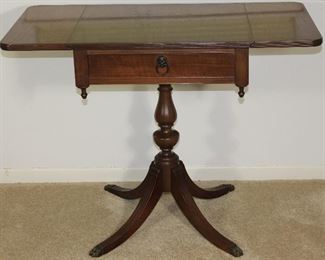 Imperial Furniture Grand Rapids, Michigan Mahogany Pedestal Base on 4 splayed legs drop leaf tea table 35” W x 18” D x 26” H