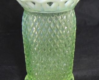 Imperial opalescent 4 toed green Vase 5” H