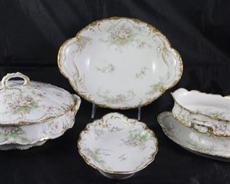 Theodore Haviland Limoges  France Memphis Queensware Company; covered vegetable, 2 oval vegetable bowls, gravy boat and oval pickle dish