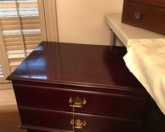 queen ann style end talbe