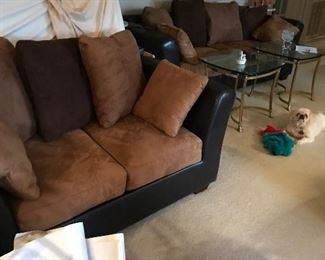 great sofa and loveseat (like new)