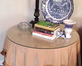 Custom cloth over round top table