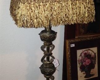 Impressive fringed shade