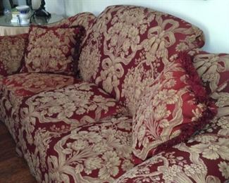 Rounded arms and extra pillows