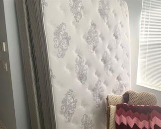 Queen mattress set with metal frame
