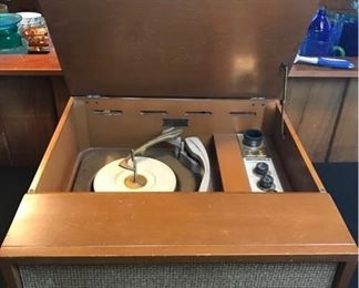 Cool vintage Motorola record player https://ctbids.com/#!/description/share/260141