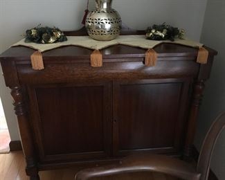 Elegant Oak Sideboard with Lovely Straight Lines