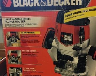 Black & Decker 10 Amp Variable Speed  Plunge Router