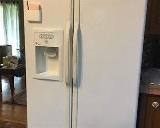 General Electric Select Side by Side
Refrigerator/Freezer 