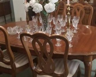 Dining set with leaves..perfect condition 