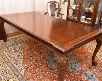 Beautiful Dining Table & 8 Dining Chairs