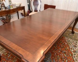 Beautiful Dining Table & 8 Dining Chairs