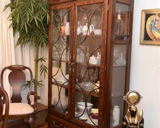 Fantastic China Display Cabinet