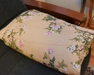 Bed Linens & Throws