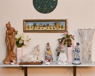 Decorative & Collectible Figurines / Statues