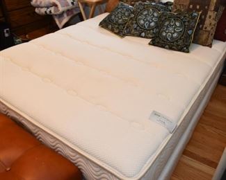 Queen Size Beautyrest Mattress & Box Spring, Throw Pillows