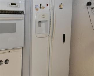 Side-by-Side Refrigerator Freezer