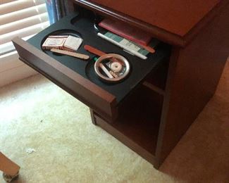 Look at that, the end table's forehead expands